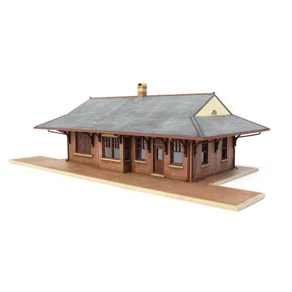 Walthers Cornerstone HO Scale Pennsylvania System Brick Combination Station Kit 123/4 x 6 x 4" 32.3 x 15.2 x 10.1cm