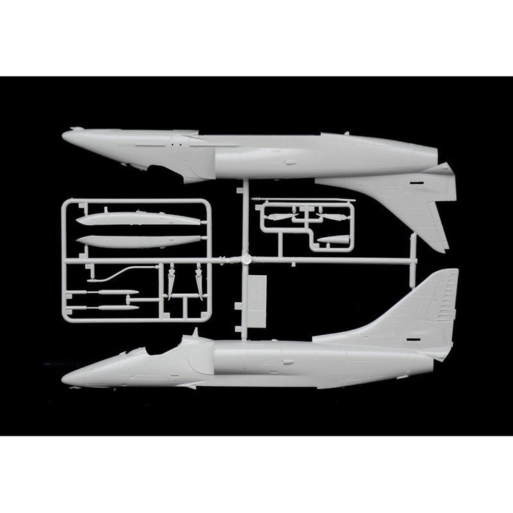 Italeri US Navy A-4E/F/G Skyhawk 1:48 Model Kit