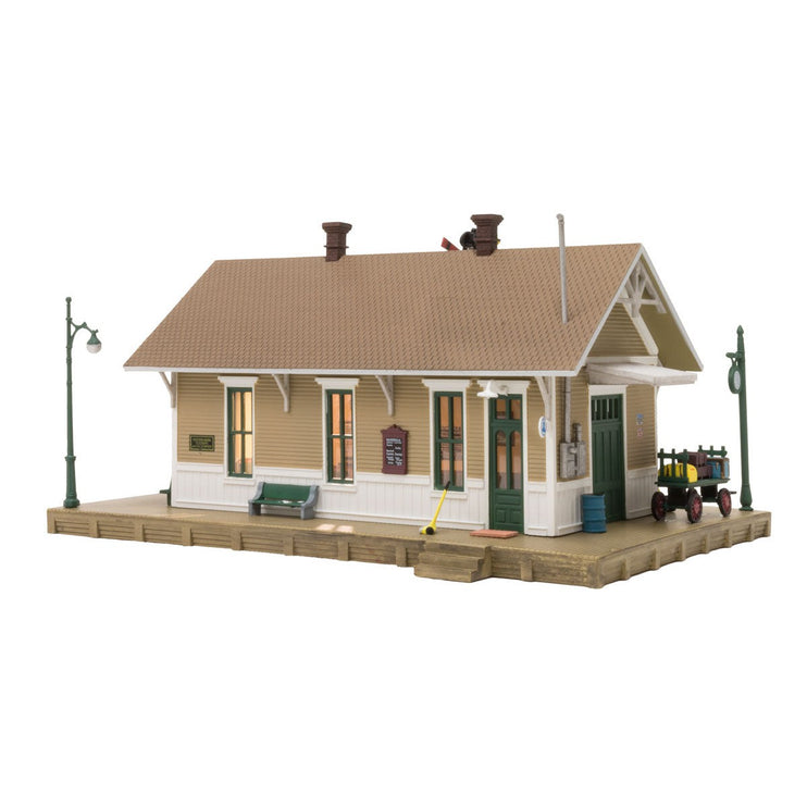 Woodland Scenics HO Scale  Dansbury Depot Built and Ready