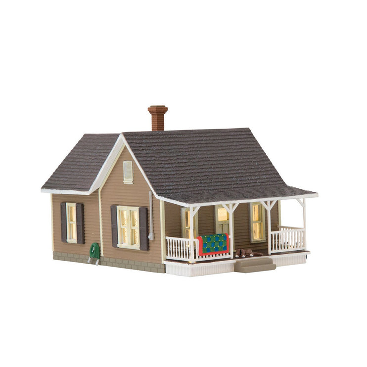 Woodland Scenics HO Scale  Granny's House Built and Ready