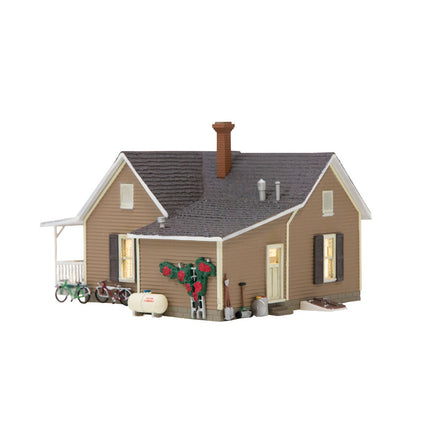 Woodland Scenics HO Scale  Granny's House Built and Ready