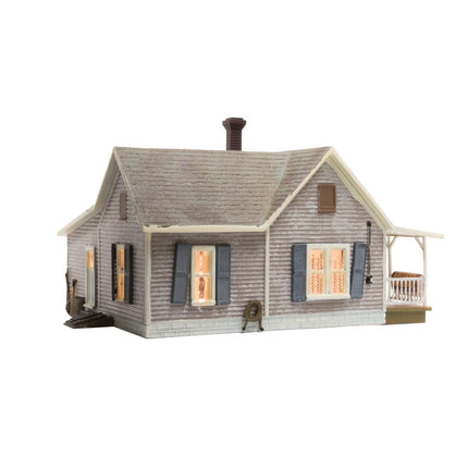 Woodland Scenics HO Scale  Old Homestead Built and Ready