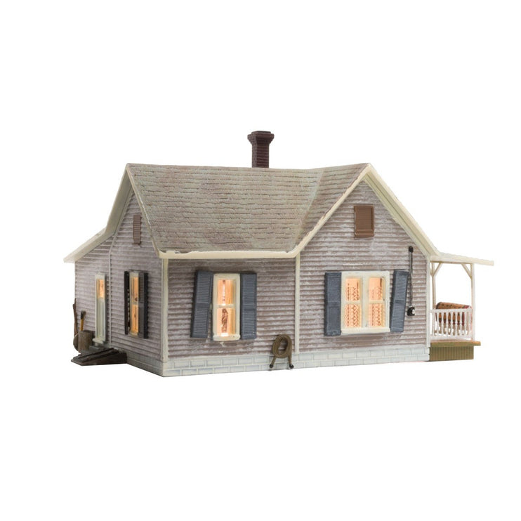 Woodland Scenics HO Scale  Old Homestead Built and Ready