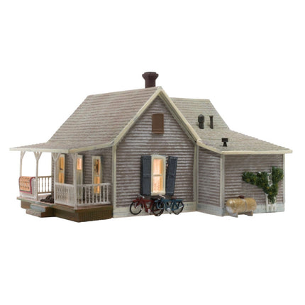 Woodland Scenics HO Scale  Old Homestead Built and Ready