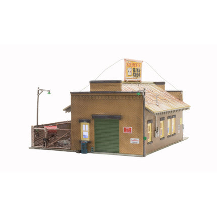 Woodland Scenics HO Scale  Deuce's Cycle Shop Built and Ready