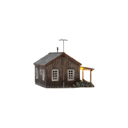 Woodland Scenics HO Scale  Rustic Cabin Built and Ready