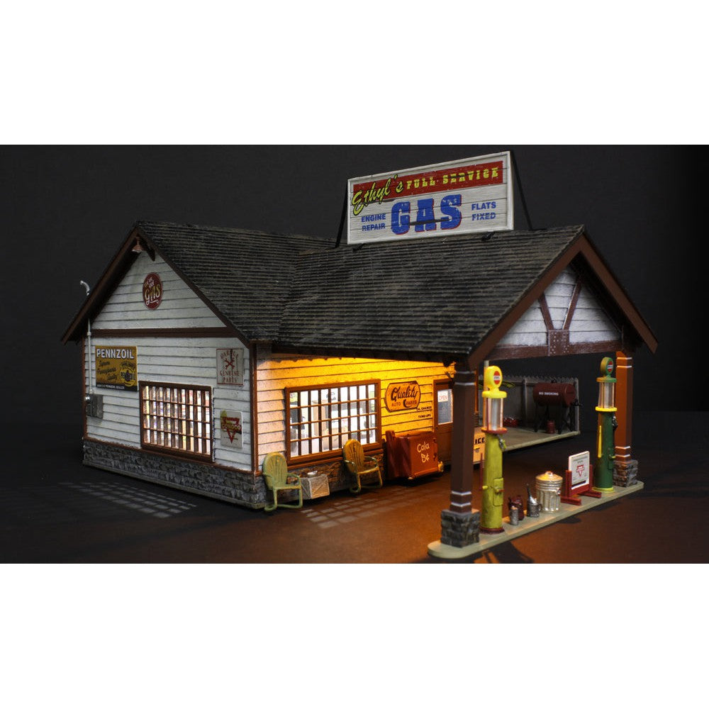 Woodland Scenics O Scale Ethyl's Gas & Service Built and Ready