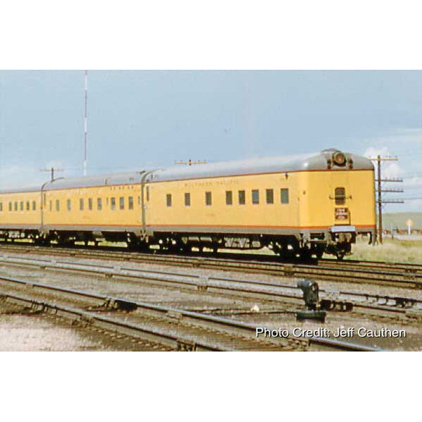 Walthers Proto 85' Pullman-Standard 10-6 Sleeper with Blunt End Southern Pacific(TM) #9040 (UP yellow, red; silver trucks)