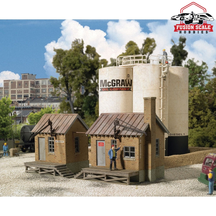 Walthers Cornerstone HO Scale McGraw Oil Company Kit 61/2 x 87/8 x 5" 16.5 x 22.5 x 12.7cm