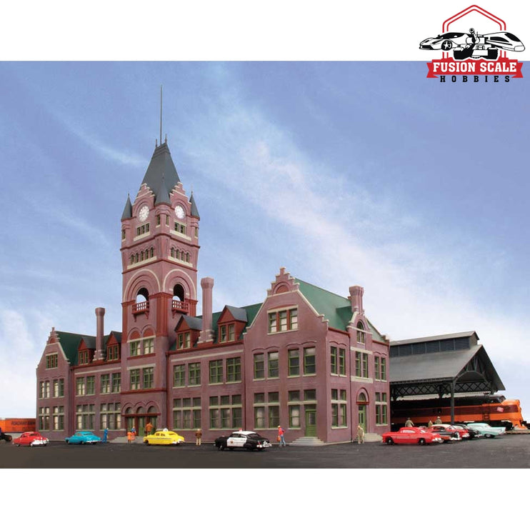 Walthers Cornerstone HO Scale Milwaukee Everett Street Station and Train Shed Kit Station Measures: 255/32 x 813/32 x 22" 63.8 x 21.3 x 55.8cm