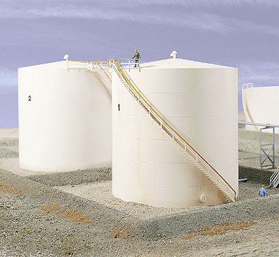 Walthers Cornerstone HO Scale Tall Oil Storage Tank w/Berm Kit Tank: 6" Diameter x 61/4" Tall 15.2 x 15.9cm