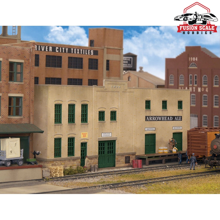 Walthers Cornerstone HO Scale Arrowhead Ale Background Building Kit 121/4 x 45/8 x 21/8" 31.1 x 11.7 x 5.4cm