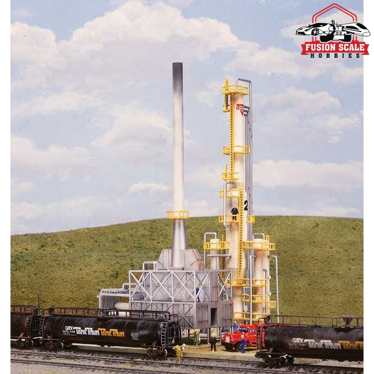 Walthers Cornerstone N Scale North Island Oil Refinery Kit 81/16 x 5" 20.5 x 12.7cm