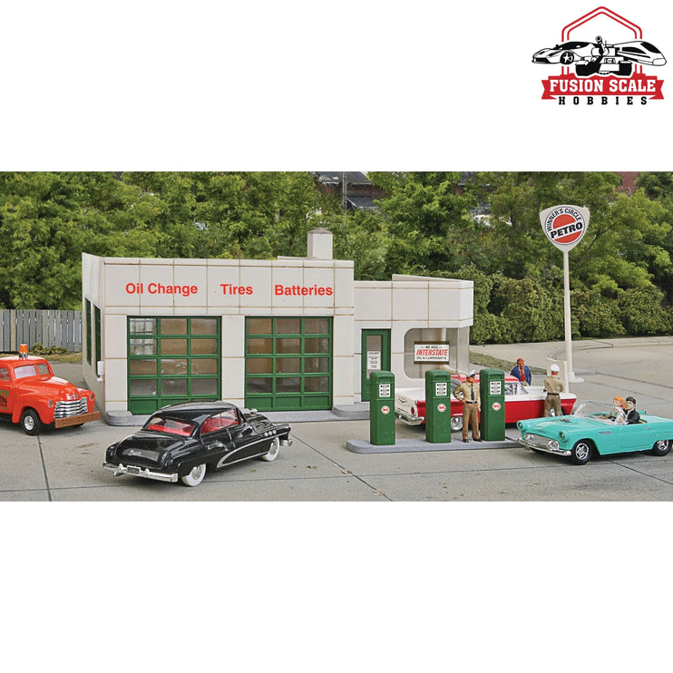 Walthers Cornerstone HO Scale Winner's Circle Petro Kit 4 x 6 x 21/16" 10 x 15 x 5.8cm