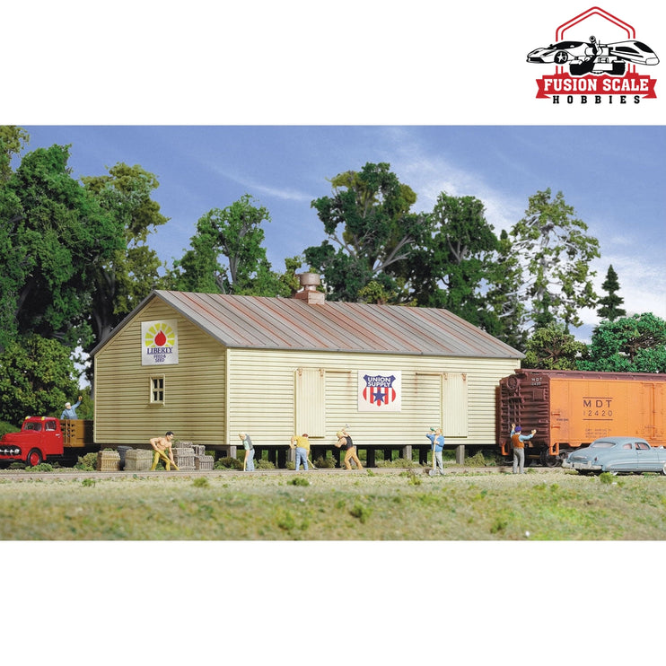 Walthers Cornerstone HO Scale Storage Shed on Pilings Kit 41/2 x 7 x 31/2" 11.4 x 8.9cm