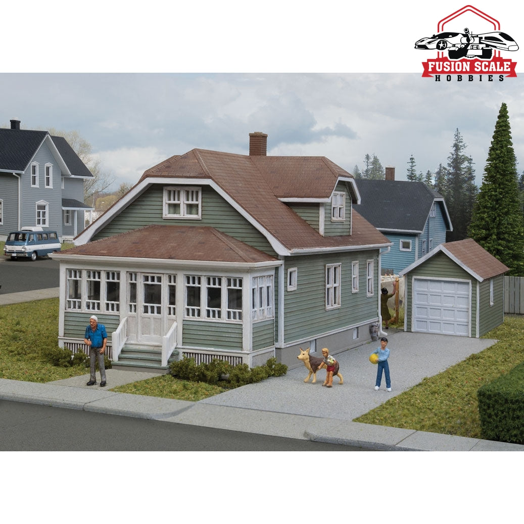 Walthers Cornerstone HO Scale Updated American Bungalow with SingleCar Garage Kit House measures: 611/32 x 35/8 x 31/2" 16.1 x 9.1 x 8.8cm