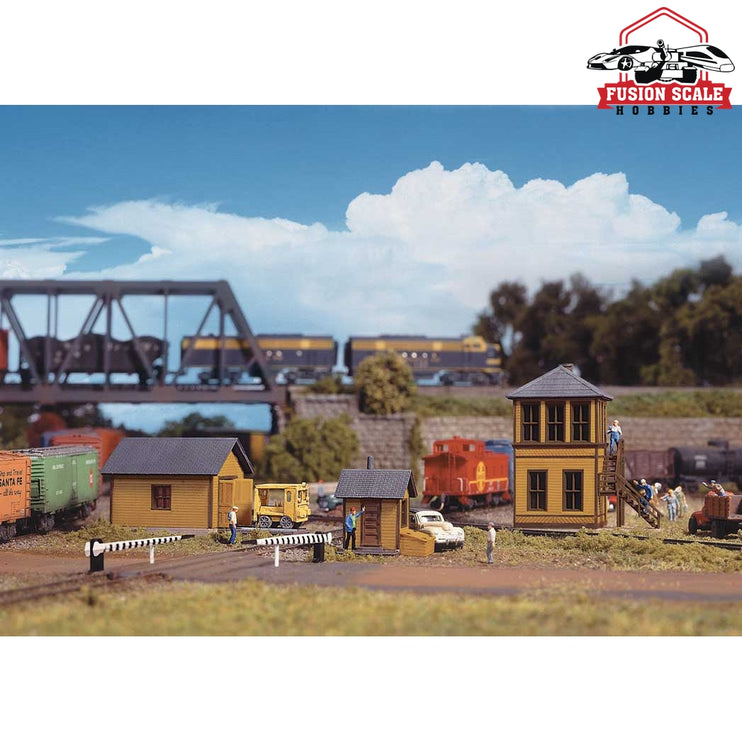 Walthers Cornerstone N Scale Trackside Structures Set Kit Three structures and accessories