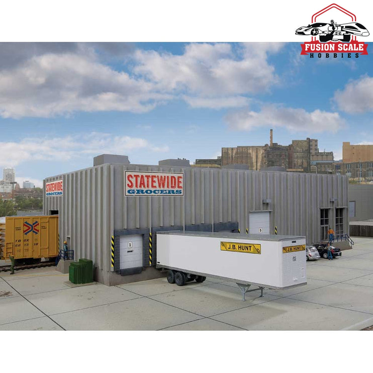 Walthers Cornerstone HO Scale Modern Concrete Grocery Warehouse Kit 167/8 x 811/16 x 41/2" 42.8 x 22 x 11.4cm