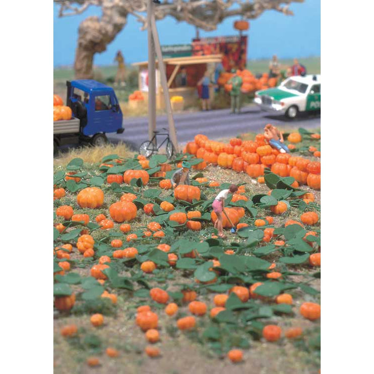 Walthers Pumpkin Patch -- Kit - 80 pumpkins (assorted sizes) & eight vines