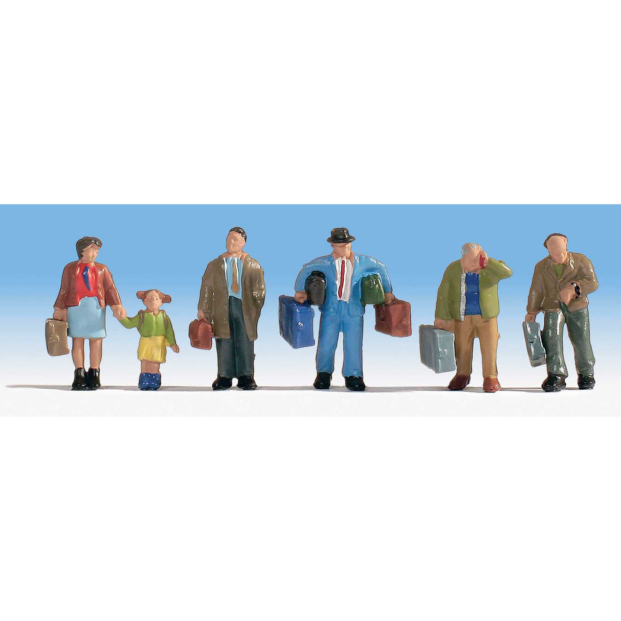 Walthers Travelers with Luggage pkg(5)