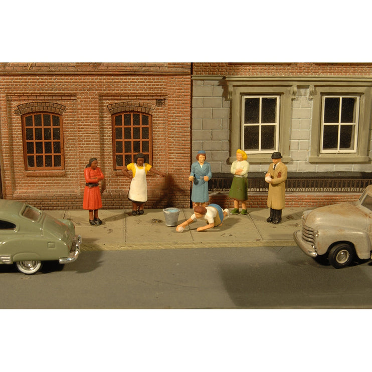 Bachmann HO Sidewalk People/7pc