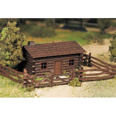 Bachmann O Plasticville Log Cabin w/Rustic Fence