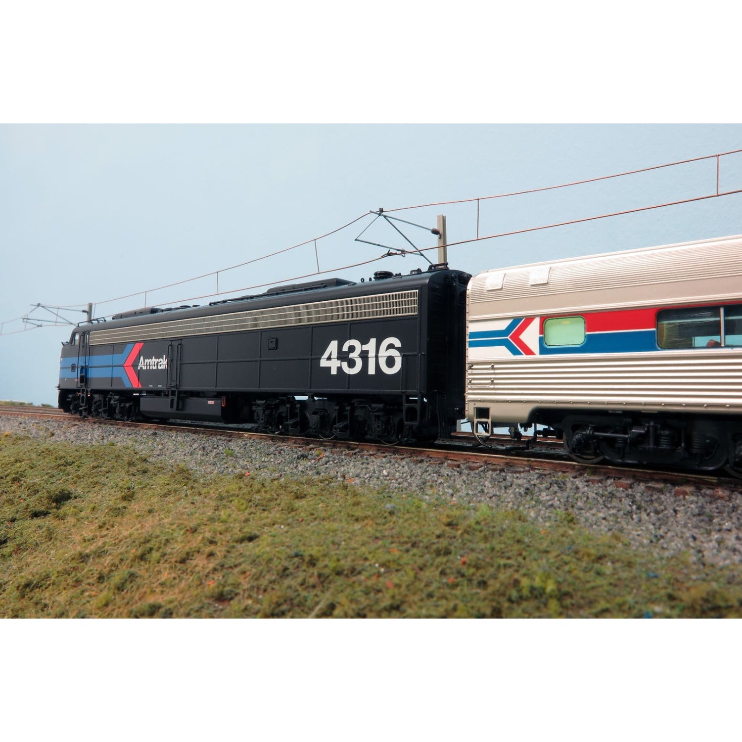 Fusion Train Engine Rapido HO Scale Amtrak 4316 EMD Day 1 E8 Limited Edition Locomotive wi ...