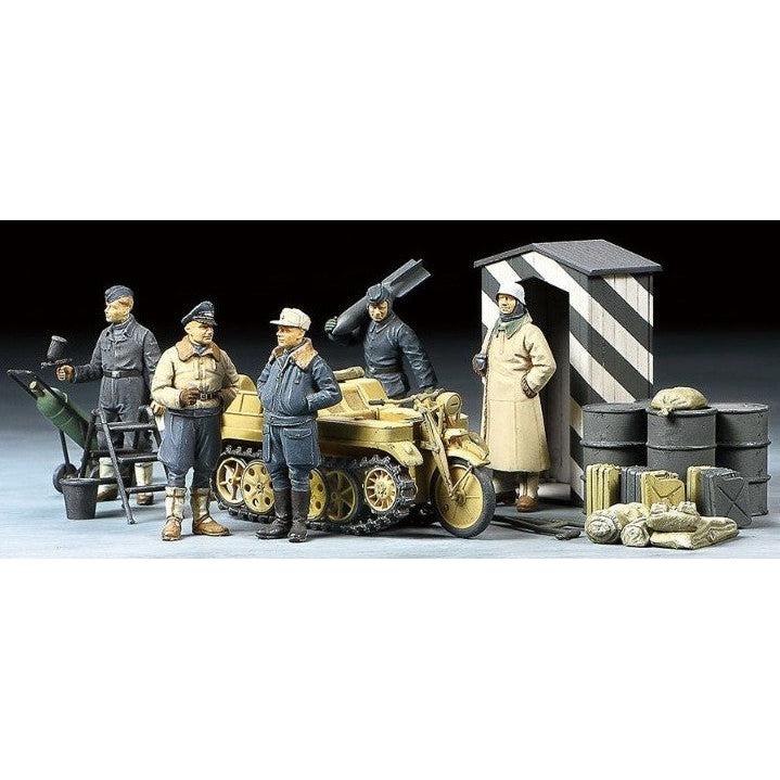 1/48 German Luftwaffe Crew (Winter) (5) w/Kettenkraftrad - Fusion Scale Hobbies