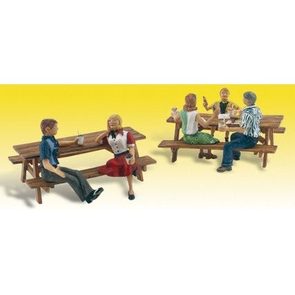 Outdoor Dining - HO Scale - An alfresco dinner and some friendly conversation ends the perfect summer day